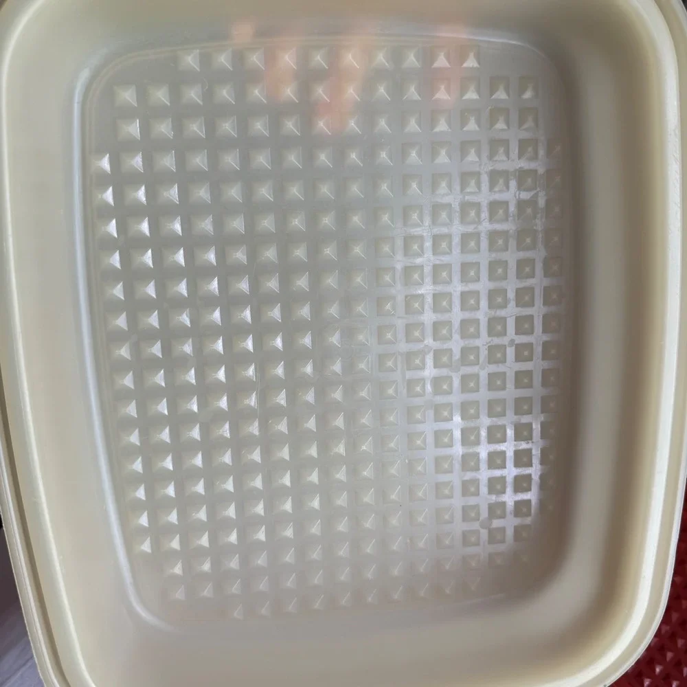 Vintage Tupperware Meat Marinade Server Paprika Red Almond Lid 1294 1295 Retro